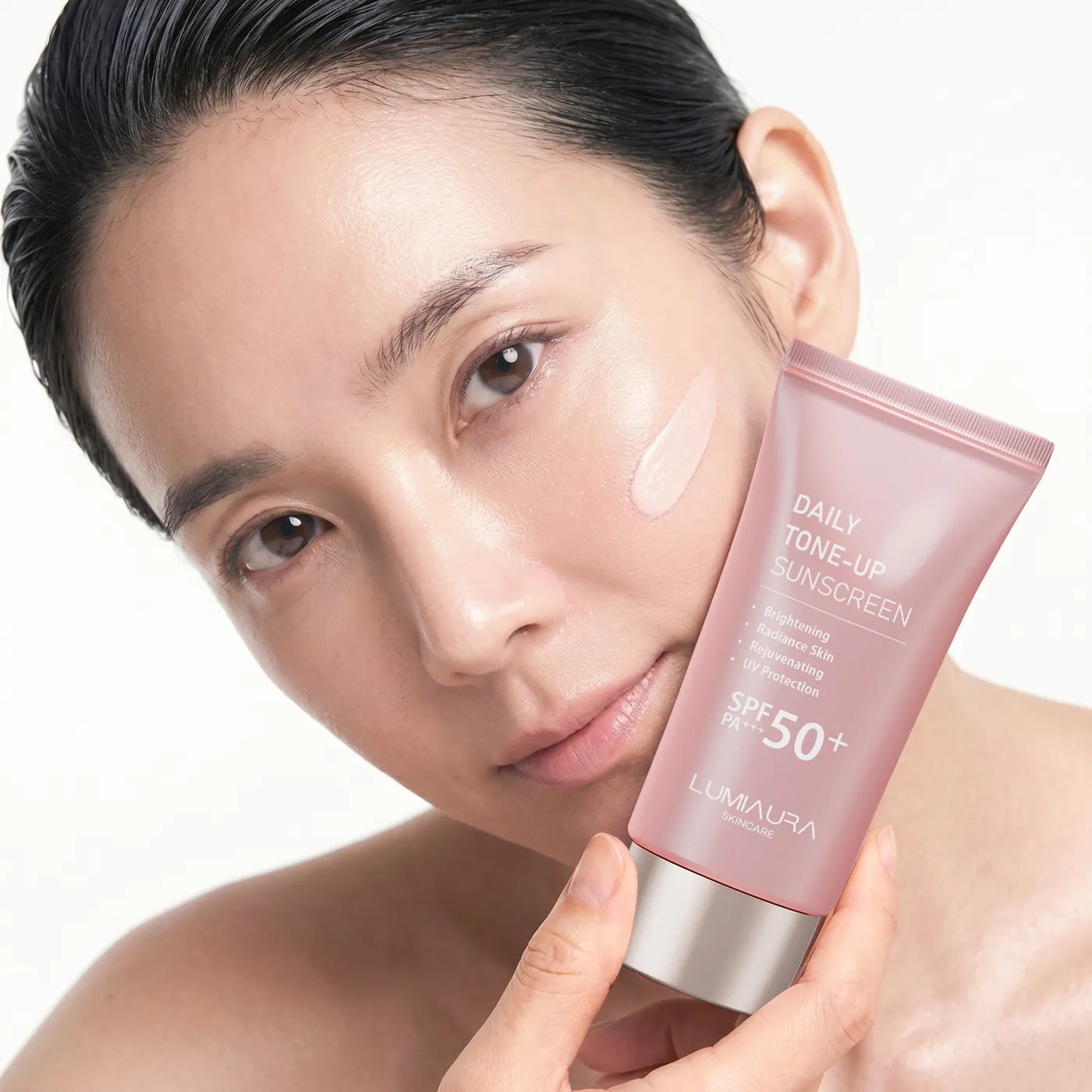 LumiAura 每日提亮防曬霜 SPF50+